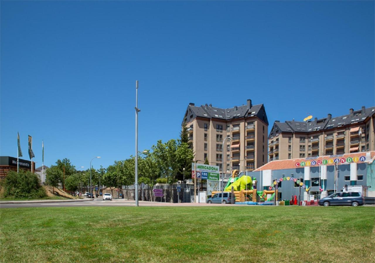 Apartamento Jaca Apartment Bagian luar foto